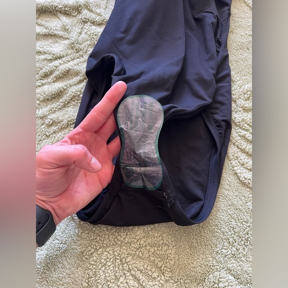 Carmen Marc Valvo Swim Twisted Tides One Shoulder Cut Out One Piece, size 8 NWT! - Picture 11 of 11